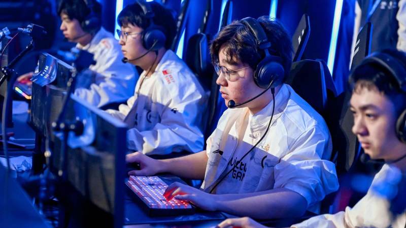 四季体育(SPORTS)官方网站 · Four Seasons Sports 中场组织者：节奏的调节阀